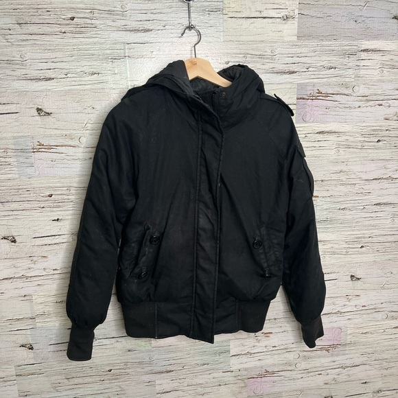 Aritzia Jackets & Blazers - Aritzia community puffer black jacket size medium